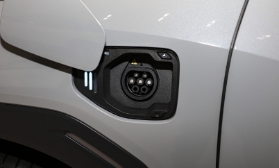 電気自動車充電器